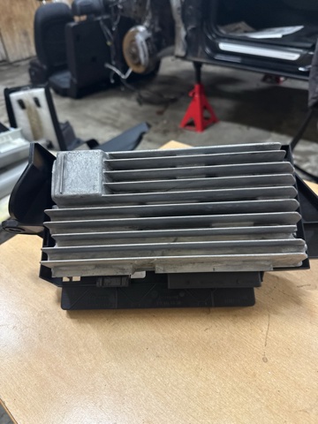 Підсилювач звуку аудіосистеми 8T1035223A VAG