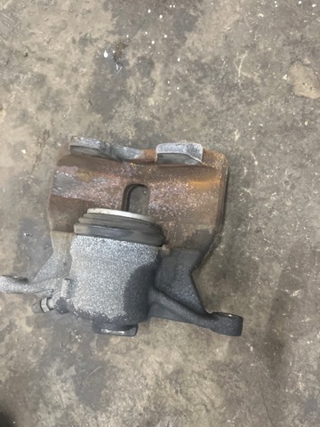 Супорт гальмівний, передній, правий 8V0615124D VAG