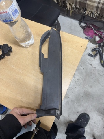 Заглушка жабо збоку 8V0821169E VAG