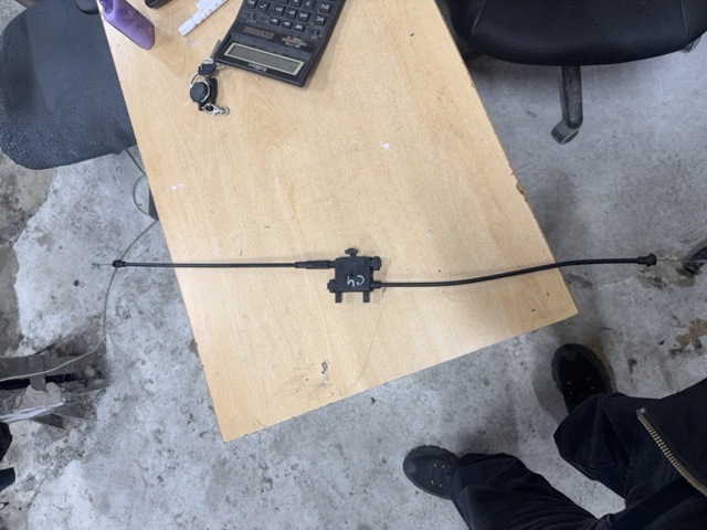 Трос капота з ручкою 8V0823531A VAG