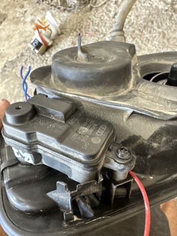 Лічинка замка паливного бака 8V0862153B VAG