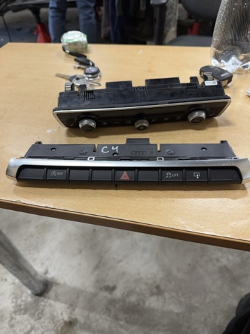 Блок кнопок центральної консолі 8V0925301GHNV6 VAG