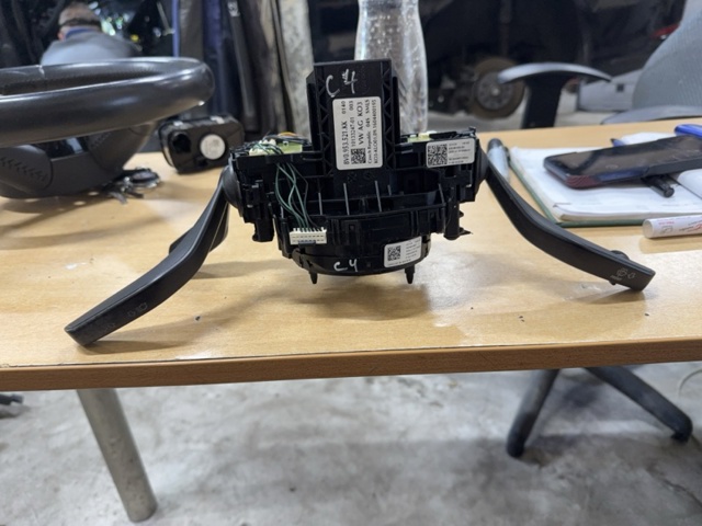 Перемикач підрульовий 8V0953502BK VAG