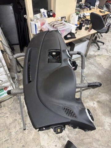 Приладова панель 8V1857001L24A VAG