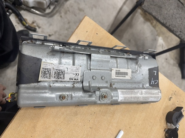 Подушка безпеки, водійська, AIRBAG, захисту колін 8V1880841D VAG