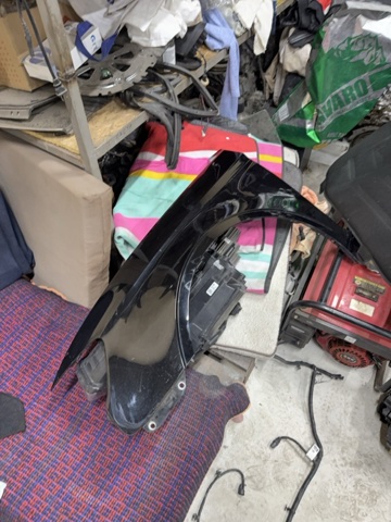 Ліве переднє крило 8V5821105A VAG