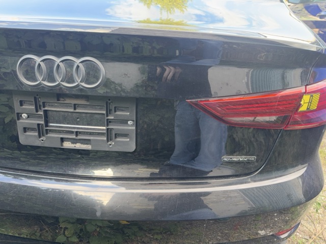Кришка багажника кузова 8V5827025F VAG