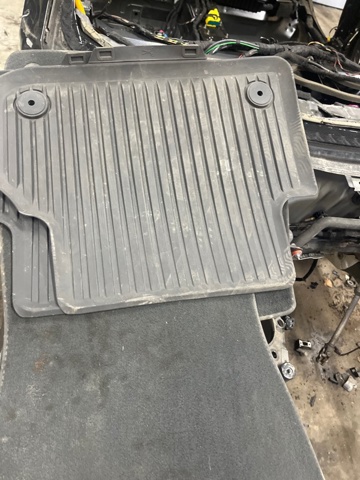Гумові килимки задні 8W0061511041 VAG