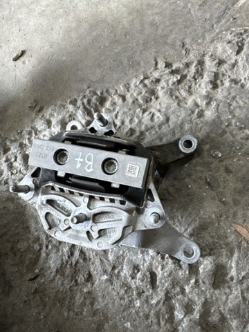 Кріплення подушки коробки передач 8W0399118C VAG