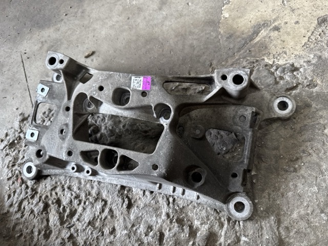 Кріплення кпп 8W0399262AP VAG