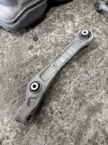 Поперечний важіль 8W0407151C VAG