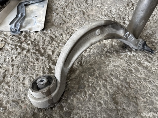 Поперечний важіль 8W0407693B VAG
