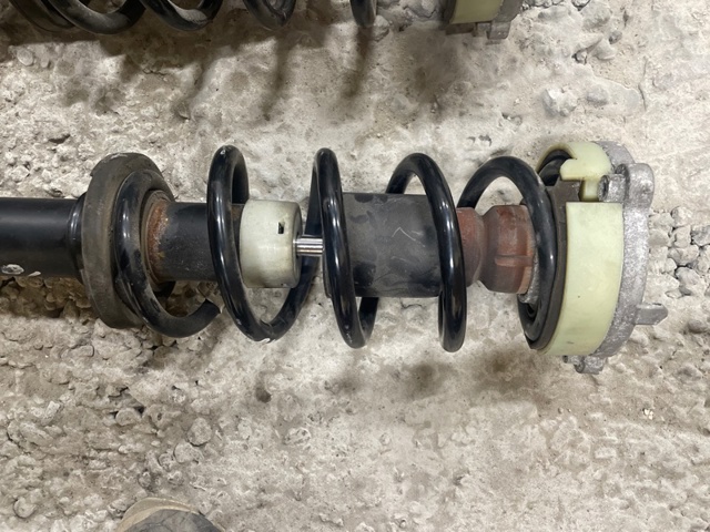 Пружина передня 8W0411105CM VAG