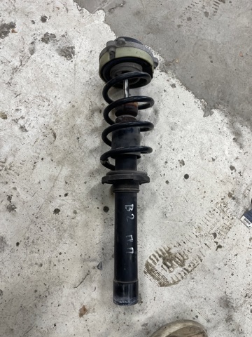 Стойка амортизатора передняя 8W0413031AA VAG