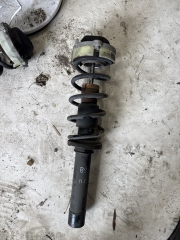 Амортизатор передньої підвіски 8W0413031AA VAG