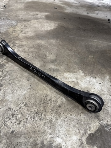 Розтяжка задньої підвіски 8W0501530D VAG