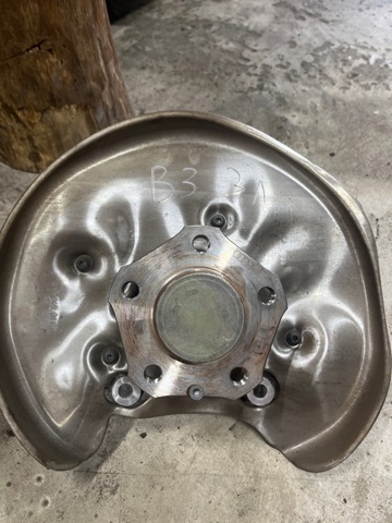 Цапфа - поворотний кулак задній, лівий 8W0505431T VAG