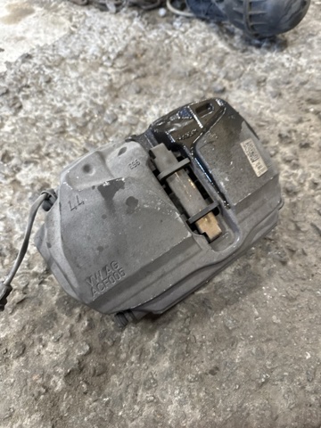 Супорт тормзной 8W0615107C VAG