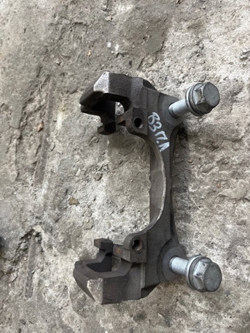 Кронштейн гальмівного супорта 8W0615125 VAG