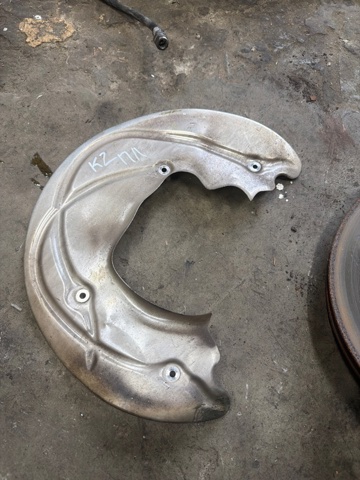 Кожух гальмівного диска 8W0615311E VAG