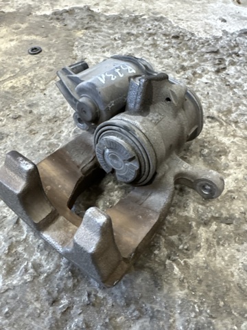 Задній гальмівний супорт лівий 8W0615403NSL7 VAG