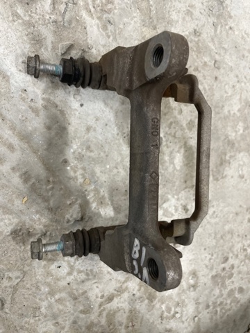 Скоба гальмівного заднього супорта 8W0615425A VAG