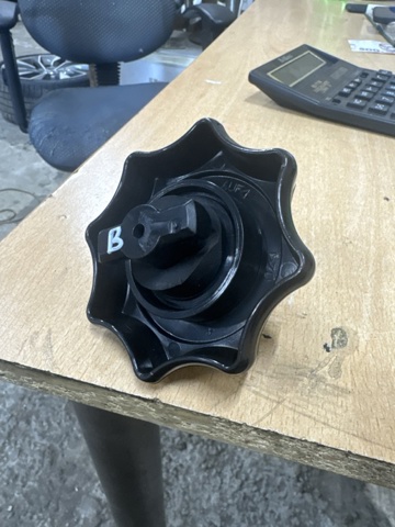 Болт кріплення запасного колеса 8W0803899 VAG