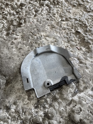 Лючок підкрилка переднього лівого 8W0805583A VAG