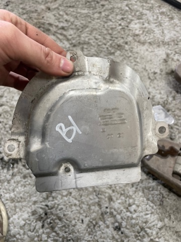 Лючок підкрилка переднього правого 8W0805584A VAG