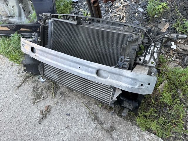 Буфер бампера переднього 8W0807113 VAG