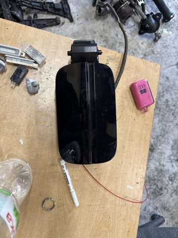 Лючок (дверцята) бензобака 8W0809907GRU VAG