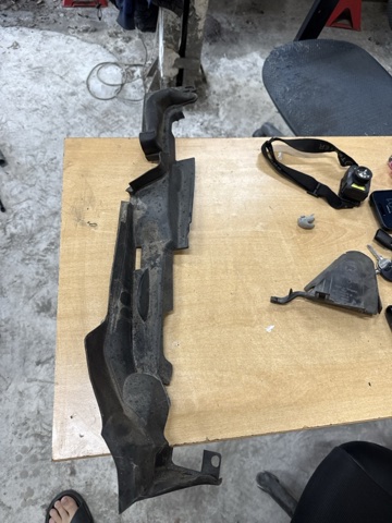 Заглушка жабо збоку 8W0821170C VAG