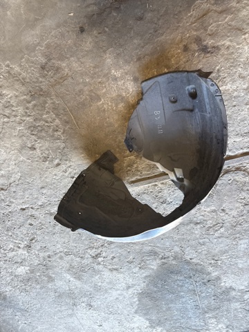 Підкрилки передні праві 8W0821172G VAG