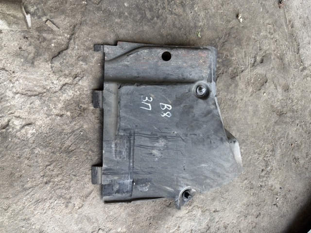 Захист днища передній правий 8W0825202 VAG