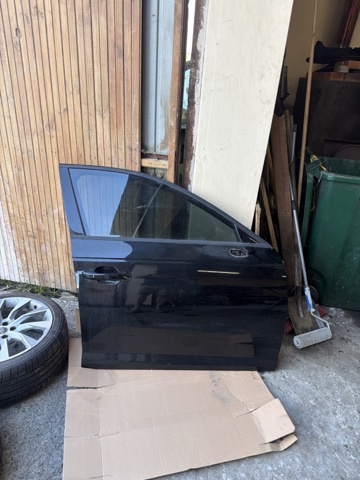 Дверка передня права 8W0831052A VAG