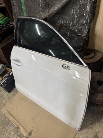 Пасажирські передні двері 8W0831052C VAG