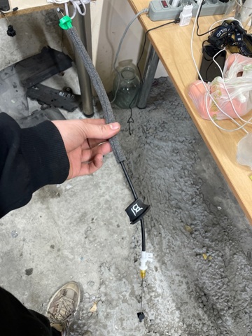 Трос відкривання двері передньої 8W0837085A VAG