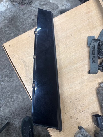 Накладка задніх дверей, правих, вертикальних 8W0839902A5FQ VAG