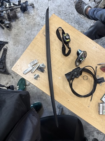 Захисна накладка вітрового скла ліва 8W0854327C9B9 VAG