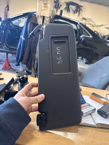 Козирок протисонячний 8W0857552AM7C0 VAG