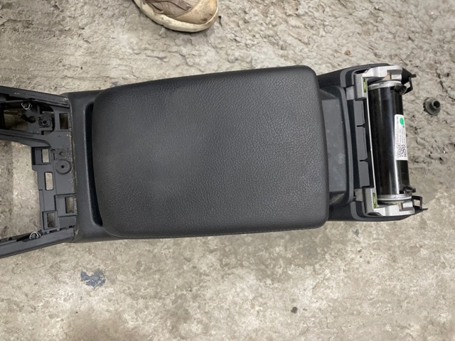 Кронштейн підлокітника 8W0864207H38M VAG