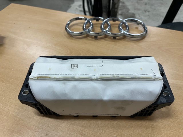 Установка подушки безпеки пасажира 8W0880204E VAG
