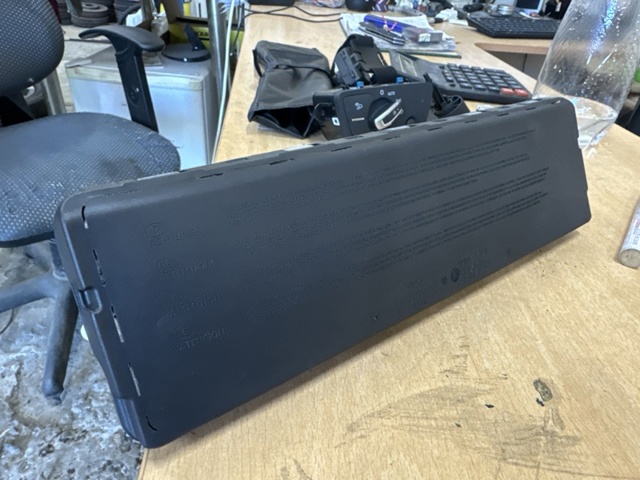 Ейрбег захисту колін нижня 8W0880841D VAG
