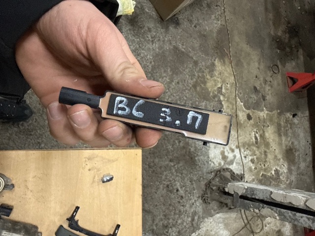 Датчик закривання дверей (кінцевий вимикач) 8W0927754 VAG