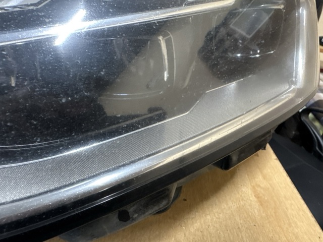 Фара ліва передня 8W0941033F VAG