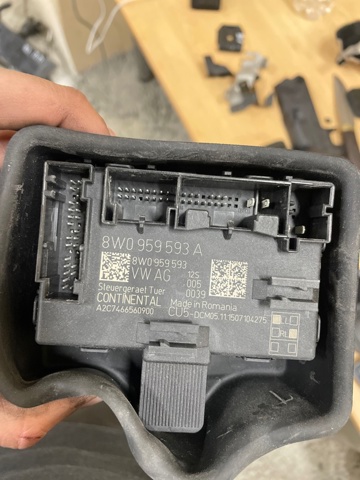 Блок комфорту передніх дверей 8W0959593A VAG