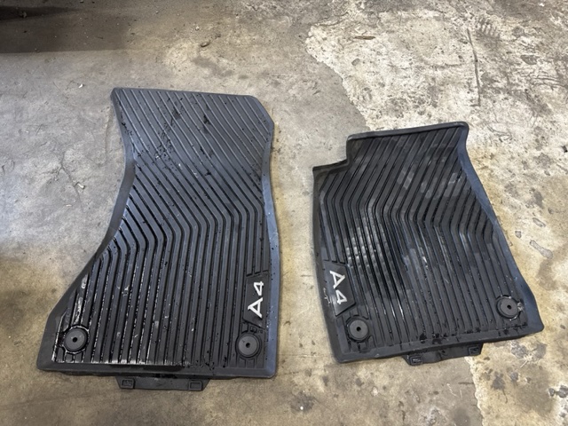 Килимки в салон передні 8W1061501041 VAG