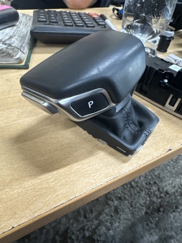 Ручка важеля коробки передач 8W1713140EDEE VAG