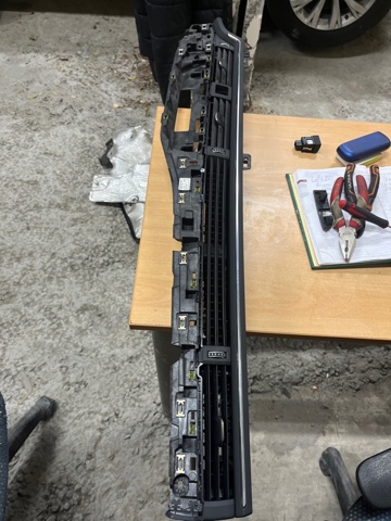 Решітка повітроводу 8W1820902C6PS VAG
