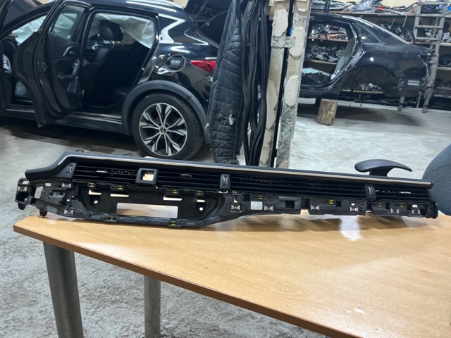 Решітка повітроводу 8W1820902C6PS VAG